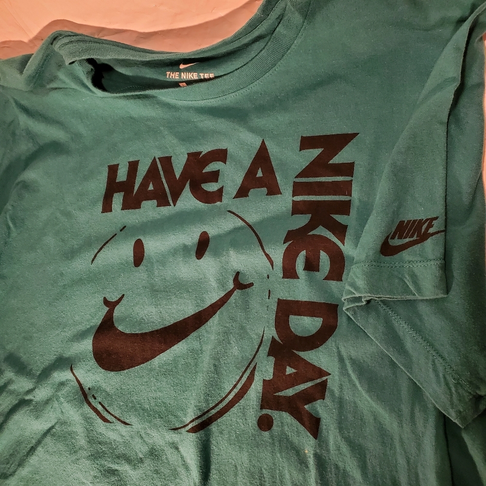 Nike Have a Nike Day Smiley Swoosh Tshirt Mens sz. L